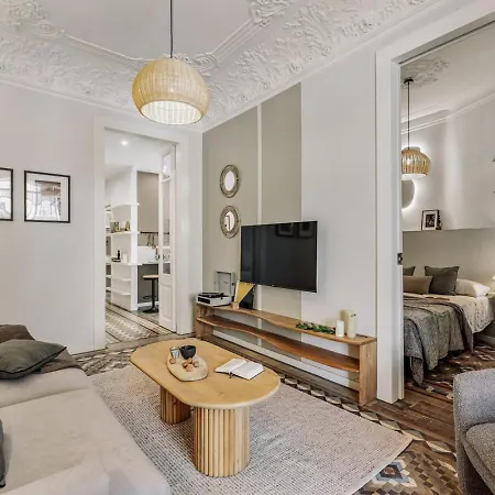 Daire Toliman - 1 Bedroom And Office In Eixample Dreta Barselona